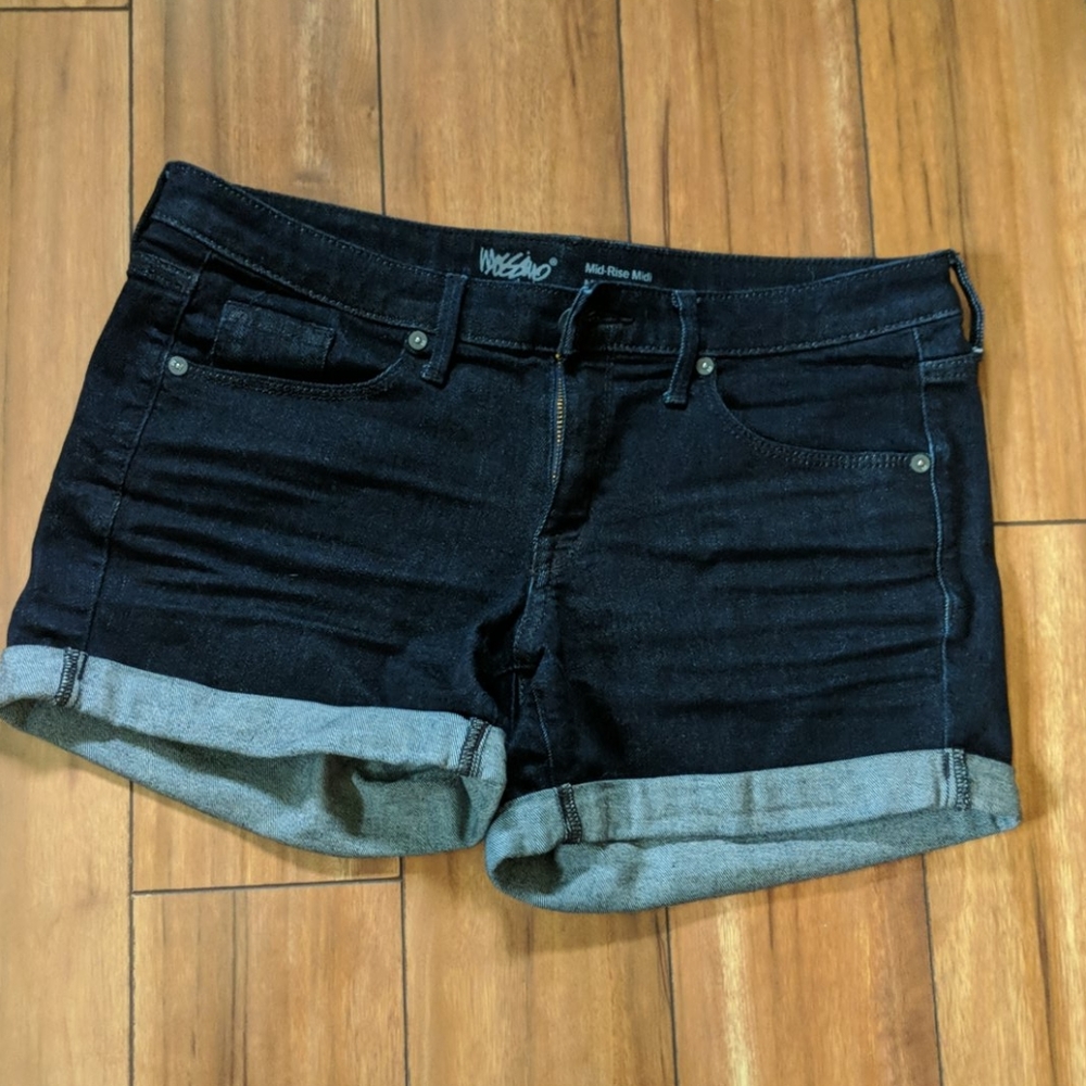 Mossimo Mid-Rise Midi Jean Short size 4/27